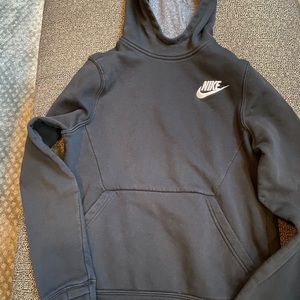 Nike boys L sweatshirt